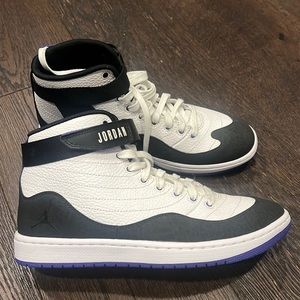 Jordan like new size 10